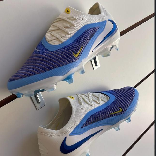 ⚽🔥 Latest Phantom Football Boots – Elite Performance Edition 🔥⚽Unleash precision, power, and control with the Nike Phantom football boots — built for serious players who dominate the game.