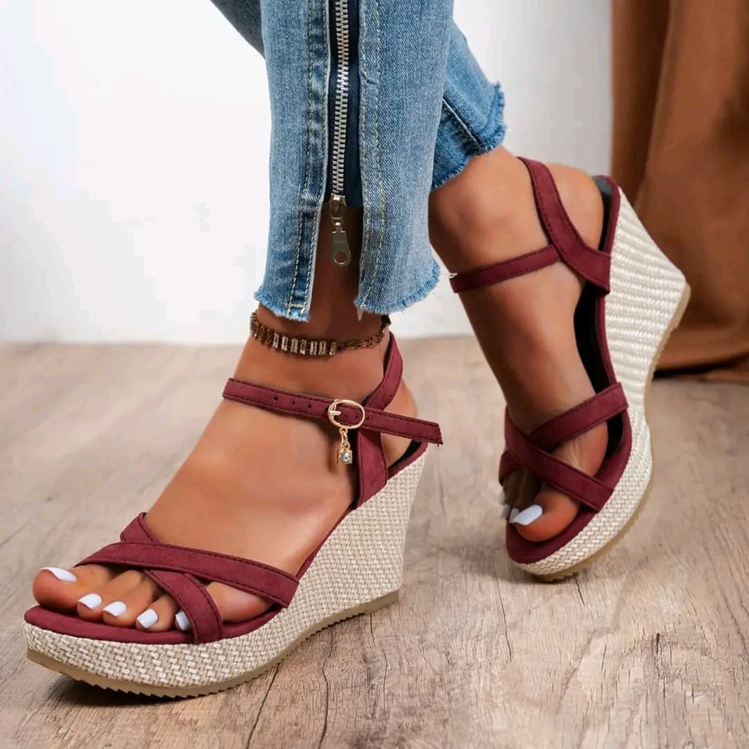 👡 Women’s Elegant Wedge Sandals Step out in style and comfort with these beautiful wedge sandals designed for everyday elegance and confidence✨ ✔ Comfortable Wedge Heel – Provides h