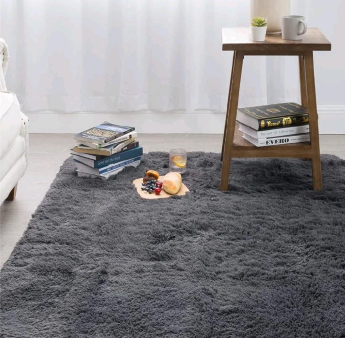 5 by 8 Fluffy Soft  Non- slippery floor carpet rug