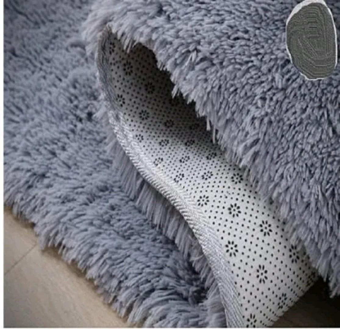 5 by 8 Fluffy Soft  Non- slippery floor carpet rug