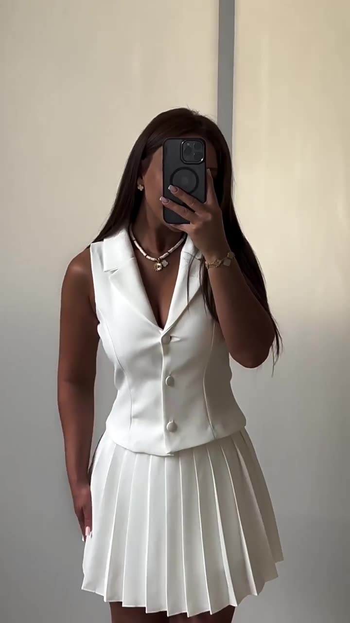 New set of women's sleeveless suit, vest, pleated short skirt, half skirt, commuting two-piece set