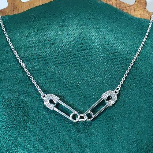 Edgy Elegance: Diamond-Accented Silver Safety Pin Statement Necklace ， Minimalist Silver Safety Pin Necklace，