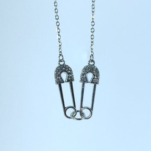 Edgy Elegance: Diamond-Accented Silver Safety Pin Statement Necklace ， Minimalist Silver Safety Pin Necklace，