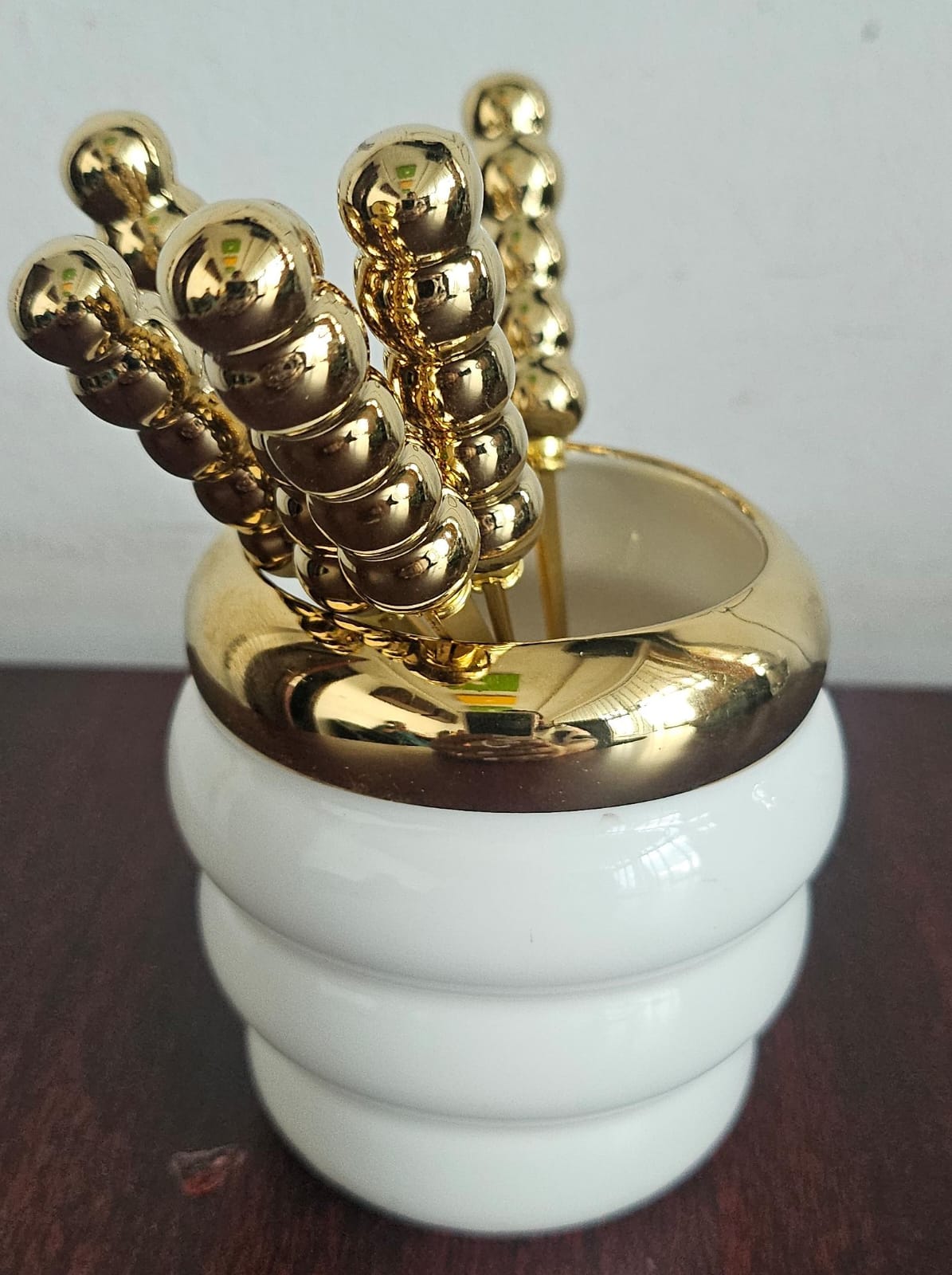 STYLISH GOLDEN CERAMIC BOWL PLUS 6 TEASPOONS 6PCS COFFEE SPOONS WITH CERAMIC JAR HOLDER, SMALL STAINLESS STEEL GOLD TEA SPOONS, MINI DESSERT SPOONS SET FOR FRUIT, STIRRING, MIXING, SUGAR, ICE CREAM, C