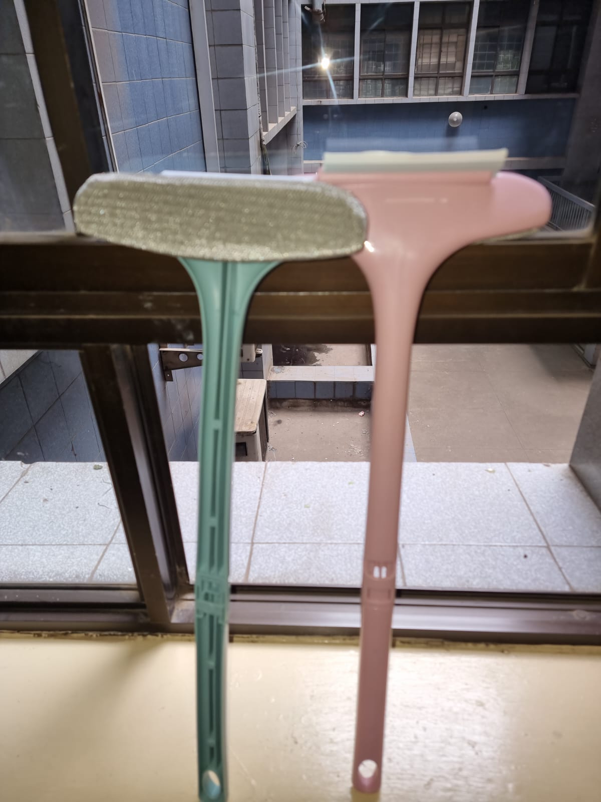 2IN1 CLEAN AND DRY EXTENDABLE WINDOW CLEANER SHOWER SQUEEGEE FOR GLASS DOORS, SILICONE WINDOW SQUEEGEE, BATHROOM AND GLASS CLEANING