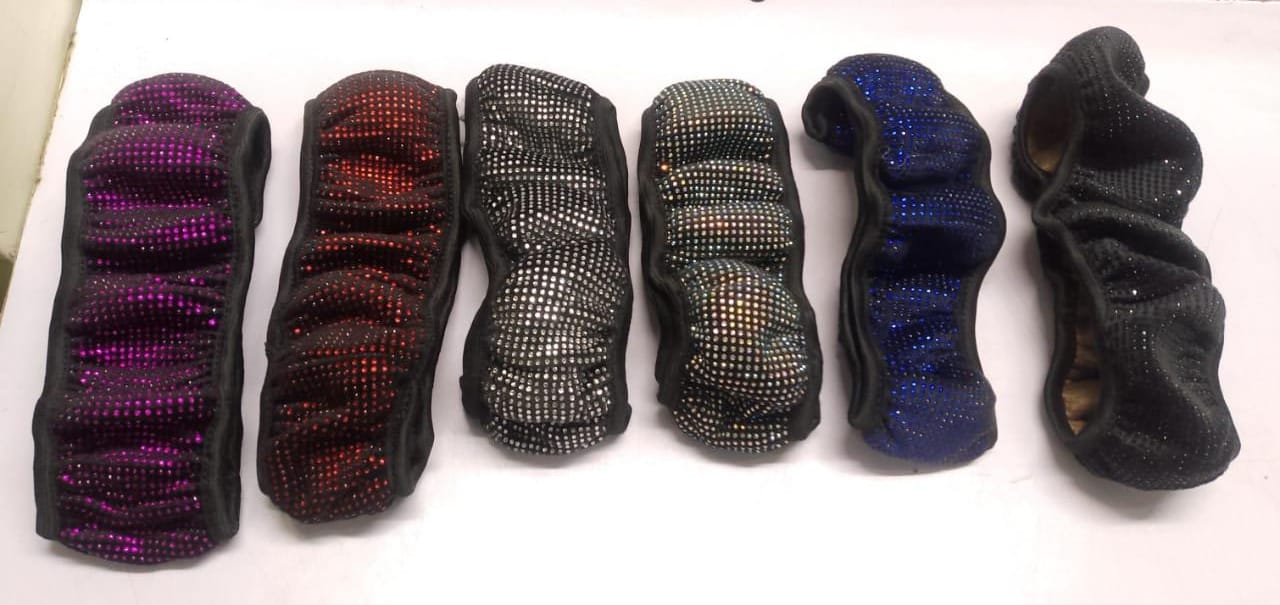 FANCY SUPER STRETCHING SPARKLING STEERING WHEEL COVER LUXURY CRYSTAL RHINESTONES STEERING WHEEL COVER, WITH PREMIUM BLING BLING FULL DIAMOND, SOFT VELVET ANTI-SLIP SPARKLING STEERING WHEEL PROTECTOR