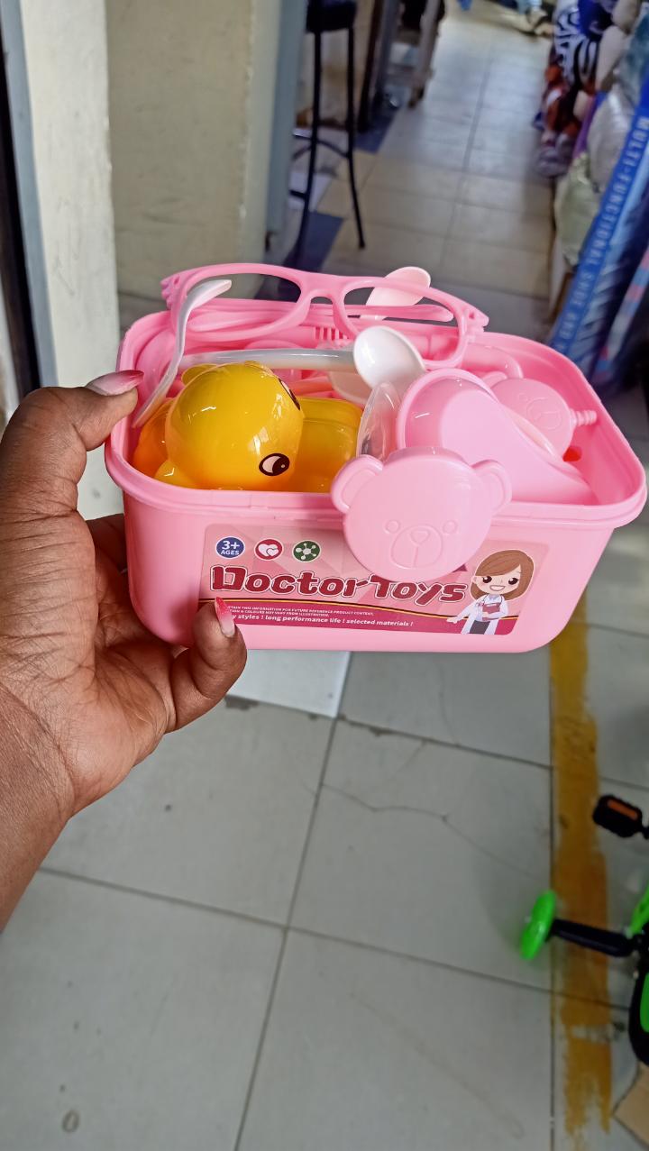 DOCTOR PLAYSET MEDICAL KIT CONTAINS CHILDREN'S INJECTIONS, LIGHTED PLAY STETHOSCOPE FOR KIDS, DENTIST KIT KIDS DOCTOR KIT FOR TODDLERS 3-5 WITH MEDICAL STORAGE BAG & REAL STETHOSCOPE, PRETEND PLAY SET