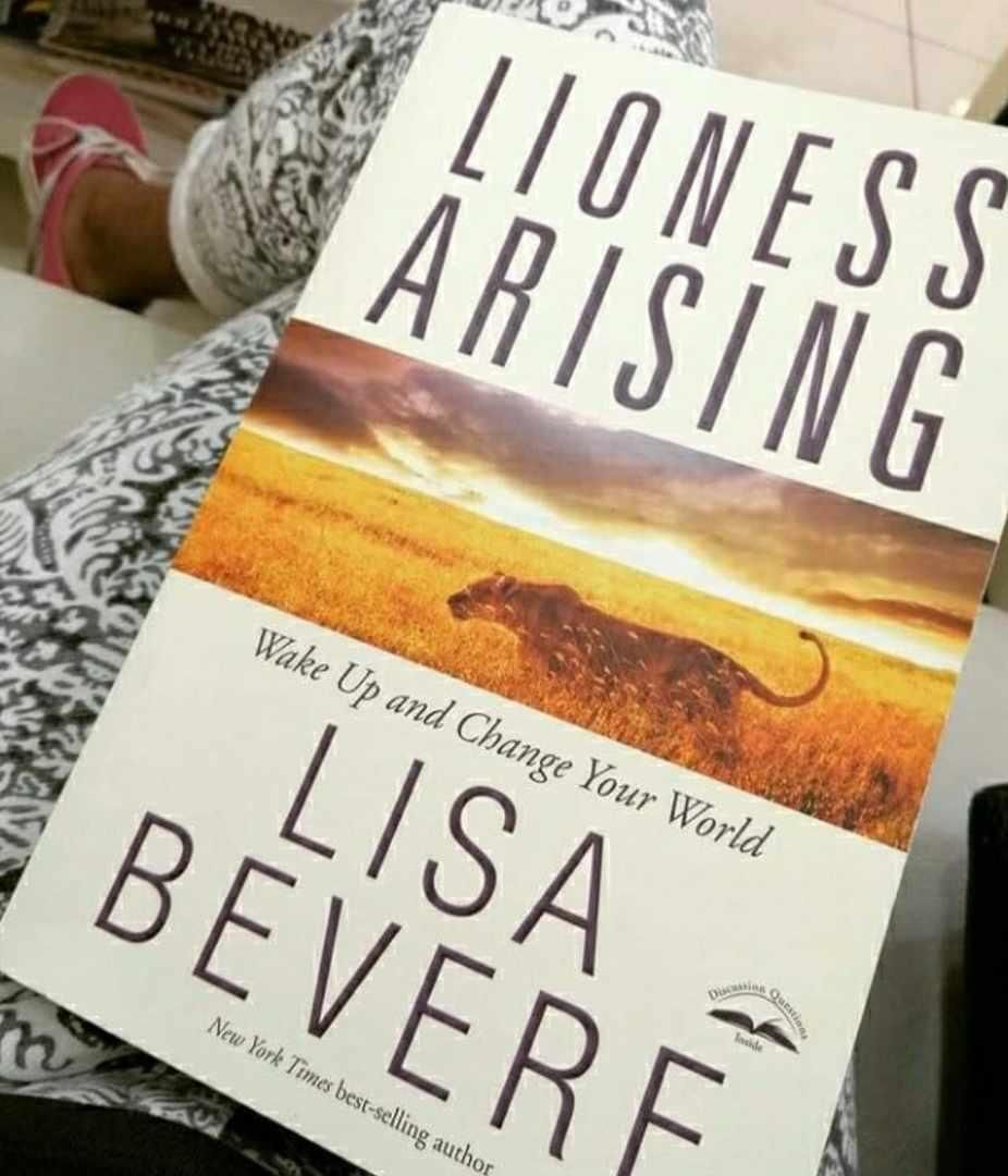 Lioness Arising: Wake Up And Change Your World Book By Lisa Bevere - Book