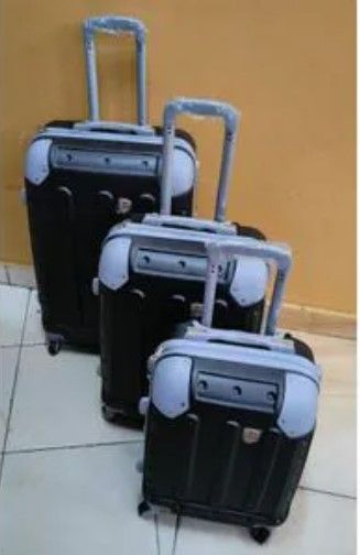 🤑🥑**TRAVEL IN STYLE **🥑🌽26 INCH 3 IN 1 LAXURIOUS FIBRE SUITCASE BRIEFCASE TRAVEL BAG.Made of high-quality materials Sleek and stylish design 3-in-1 design Hard outer shell for protection
