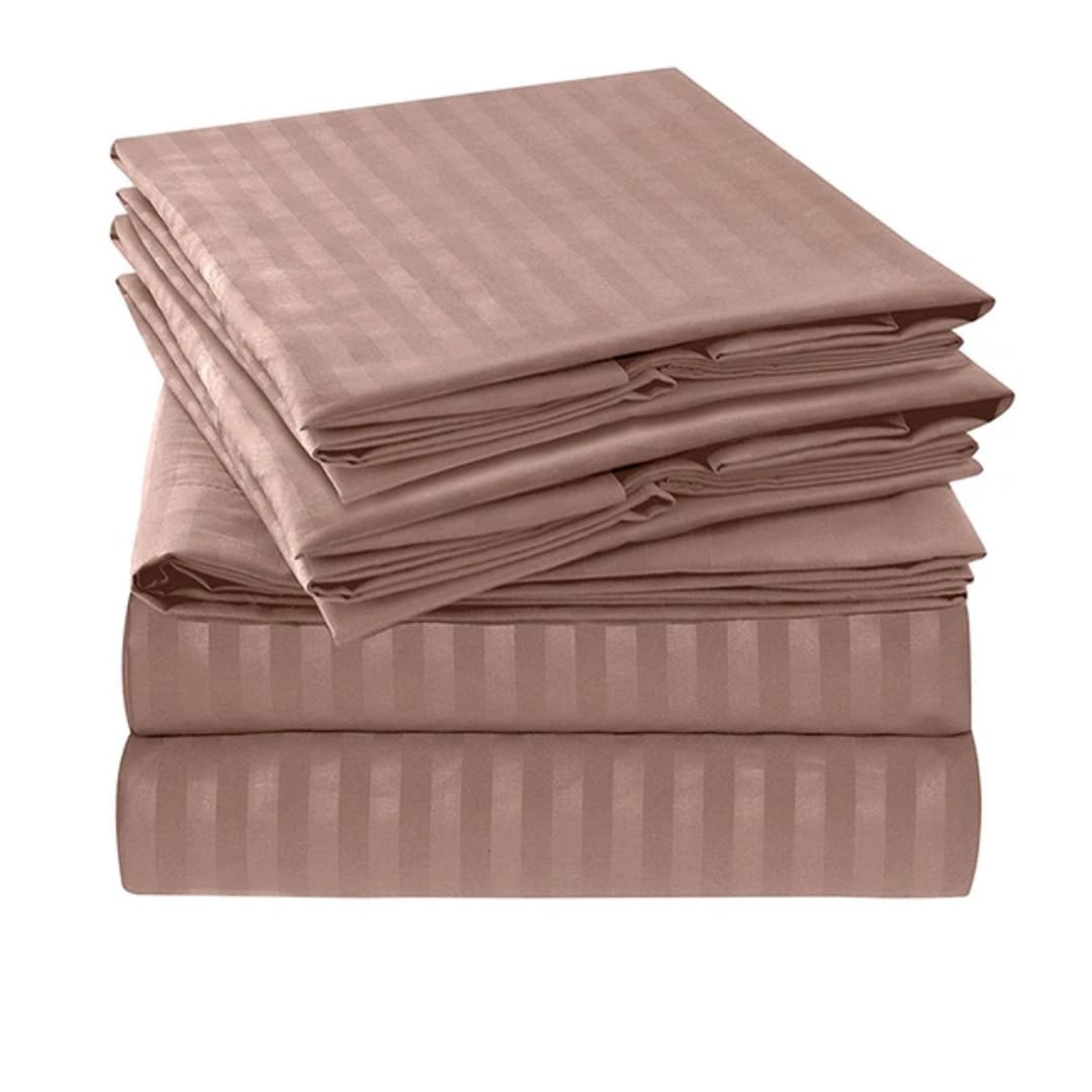 Luxury Cotton Stripped Bedsheets ,➖Size:7*8/8*8 ,▪️ Can fit all other sizes . 
Contains:
➖4pillowcases 
➖2pc bedsheets