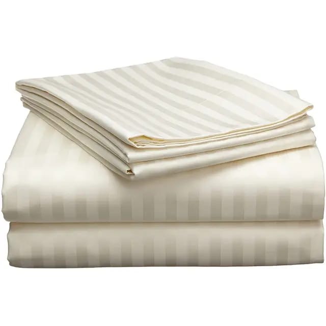 Luxury Cotton Stripped Bedsheets ,➖Size:7*8/8*8 ,▪️ Can fit all other sizes . 
Contains:
➖4pillowcases 
➖2pc bedsheets