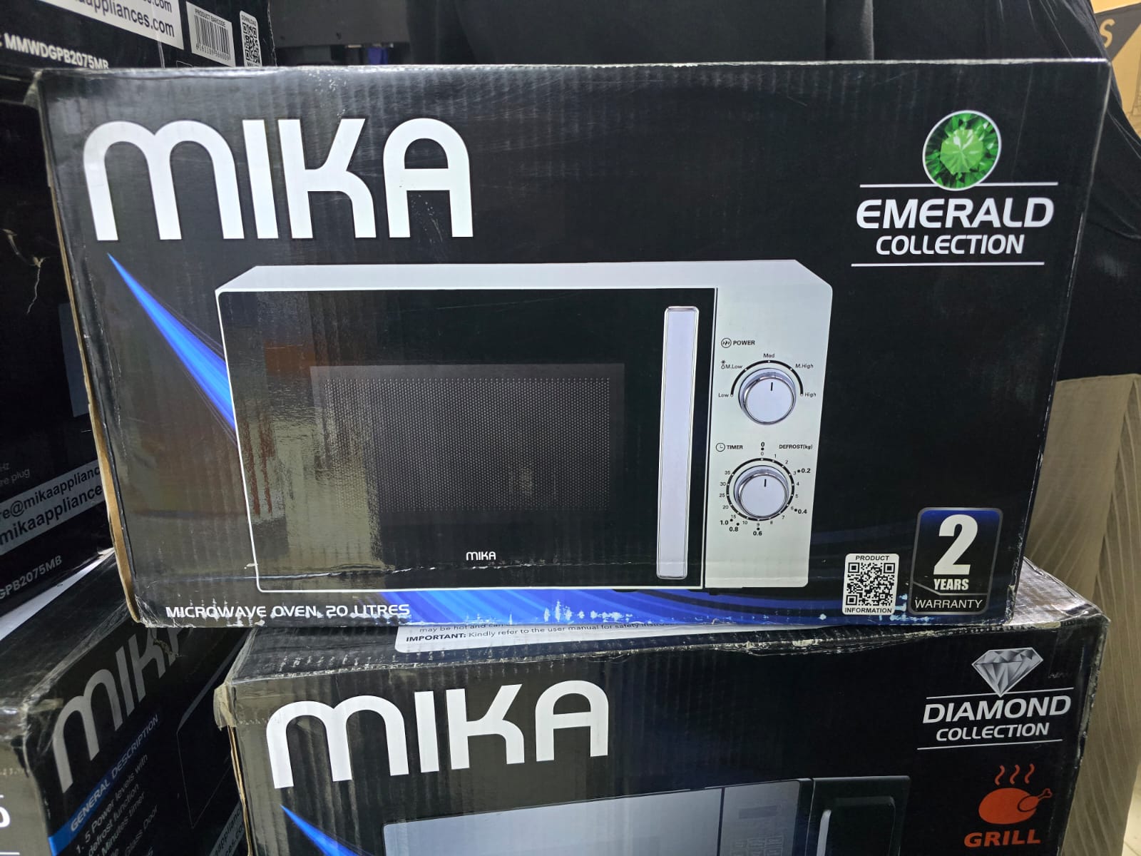 🍽️ MIKA 20L Manual Microwave – Classic & Convenient! ⚡

✨ Sleek White Finish – Clean, modern look for any kitchen 🏠🤍
🔥 20L Capacity – Ideal for singles, couples, or small families 🍲👨‍👩‍👧
🎛️ E