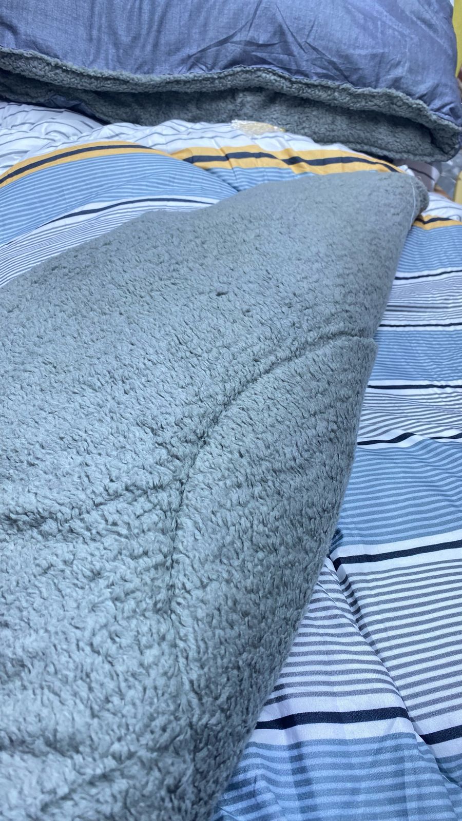 CLASSIC UNIQUE 7PC 6 BY 7 SIZES MULTI COLOUR FLOWERED WOOLEN DUVET & CURTAINS SET.