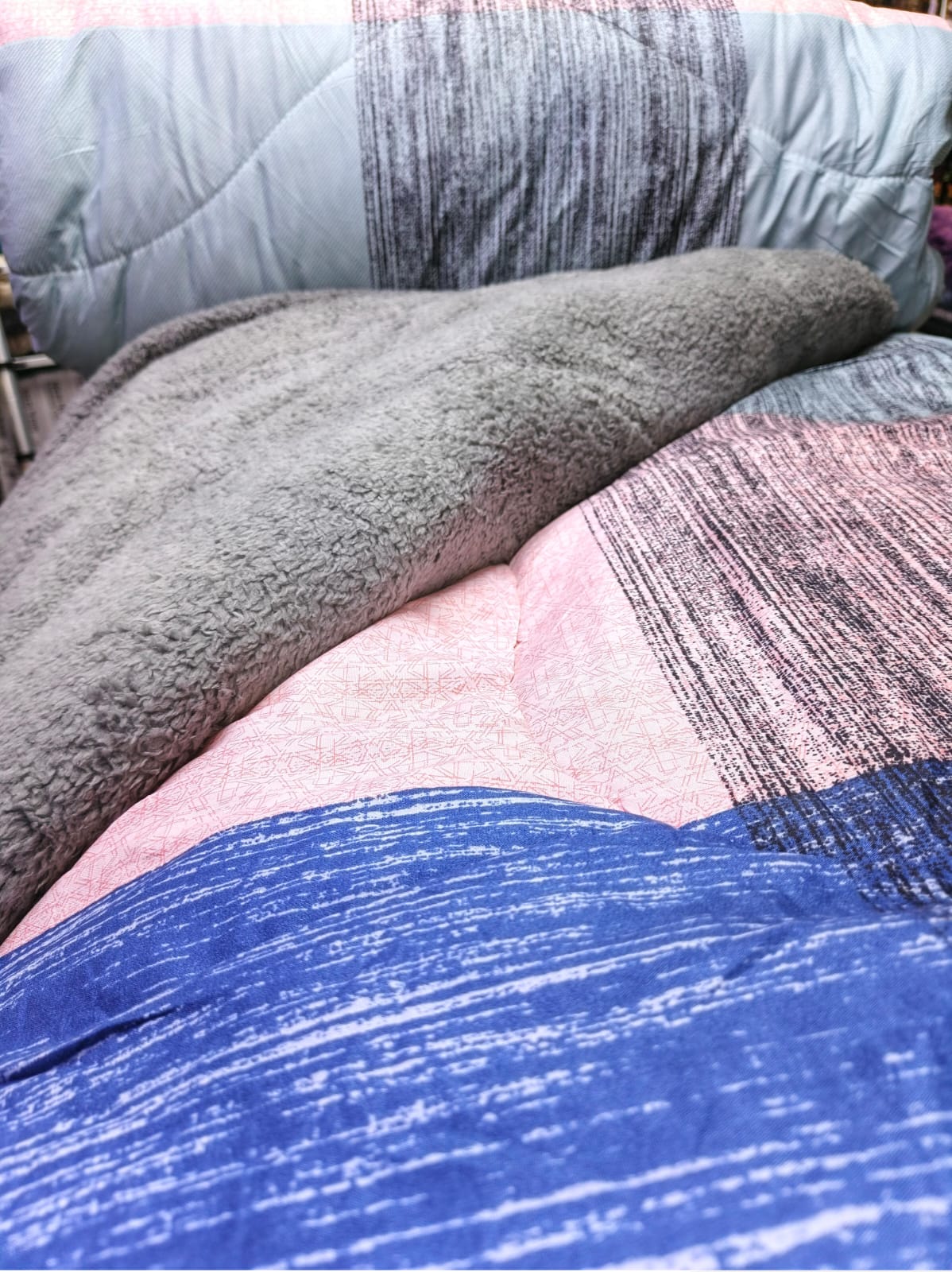 CLASSIC UNIQUE 7PC 6 BY 7 SIZES MULTI COLOUR FLOWERED WOOLEN DUVET & CURTAINS SET.