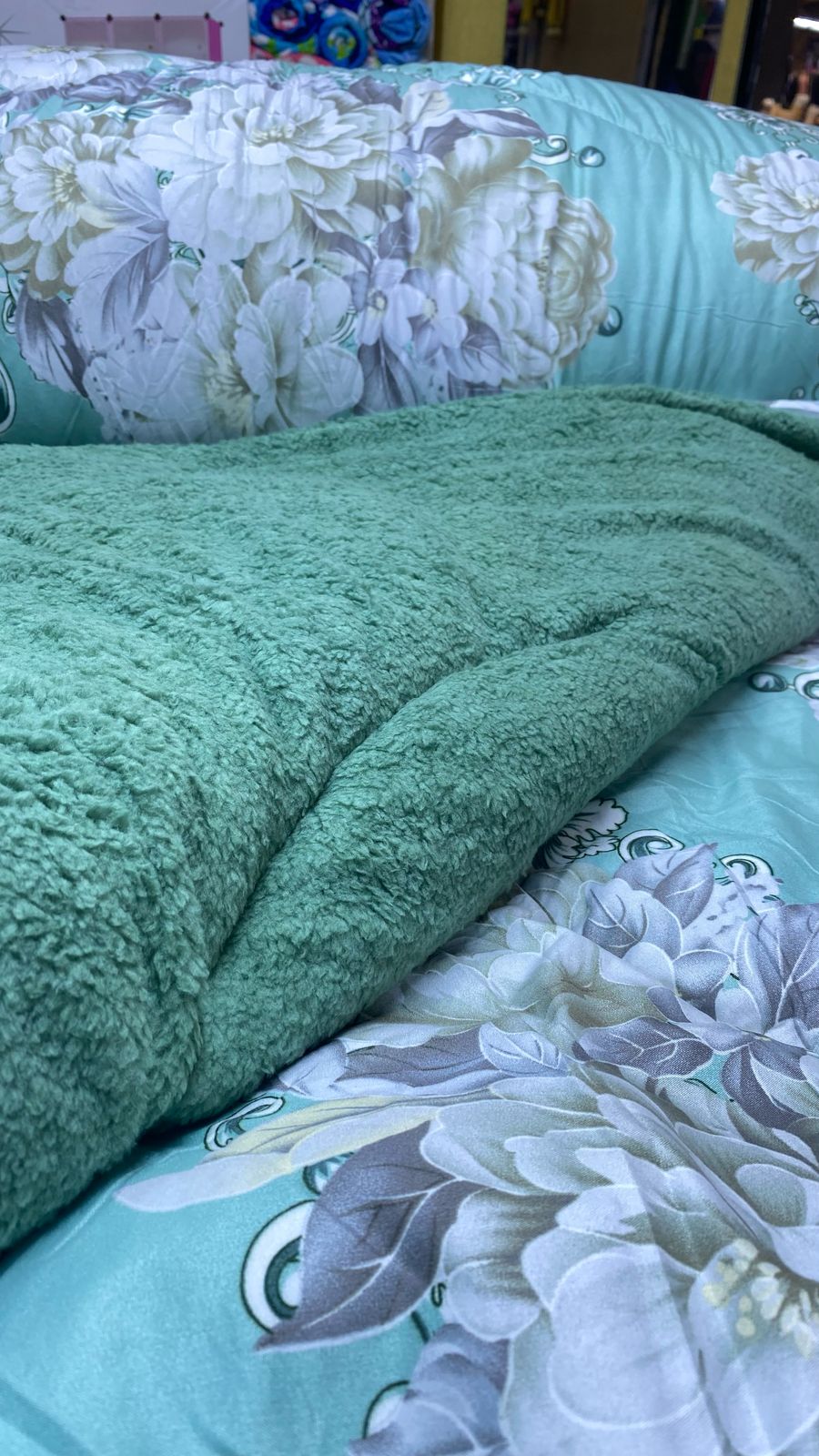 CLASSIC UNIQUE 7PC 6 BY 7 SIZES MULTI COLOUR FLOWERED WOOLEN DUVET & CURTAINS SET.