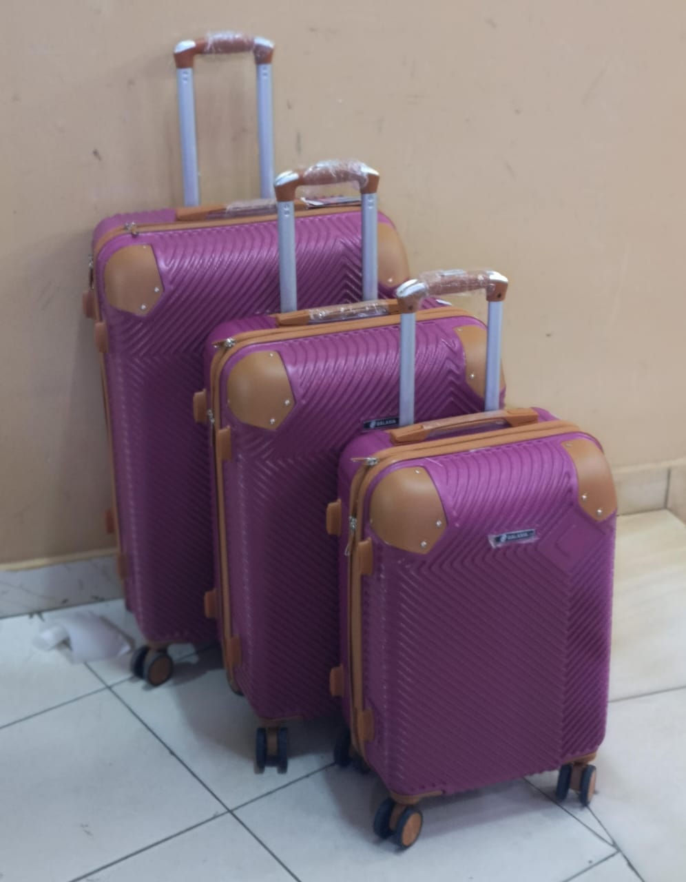 ORIGINAL STRONG 3 IN 1 LUXURIOUS FIBRE SUITCASE BRIEFCASE TRAVEL BAG- SIZE 4, COMPRISES OF 3 PCS HEIGHT 63CM, HEIGHT 57CM, AND HEIGHT 48CM.