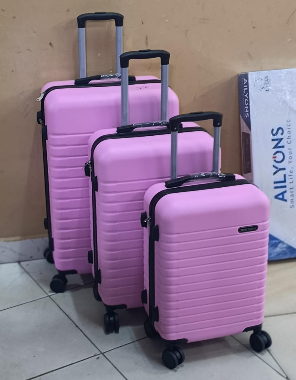 ORIGINAL STRONG 3 IN 1 LUXURIOUS FIBRE SUITCASE BRIEFCASE TRAVEL BAG- SIZE 4, COMPRISES OF 3 PCS HEIGHT 63CM, HEIGHT 57CM, AND HEIGHT 48CM.