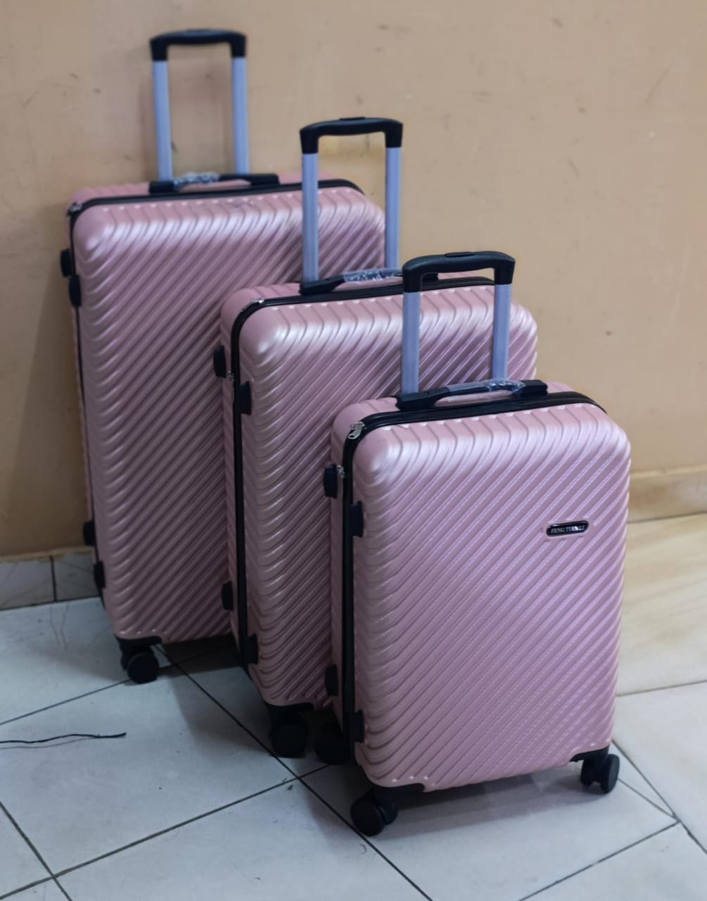 ORIGINAL STRONG 3 IN 1 LUXURIOUS FIBRE SUITCASE BRIEFCASE TRAVEL BAG- SIZE 4, COMPRISES OF 3 PCS HEIGHT 63CM, HEIGHT 57CM, AND HEIGHT 48CM.