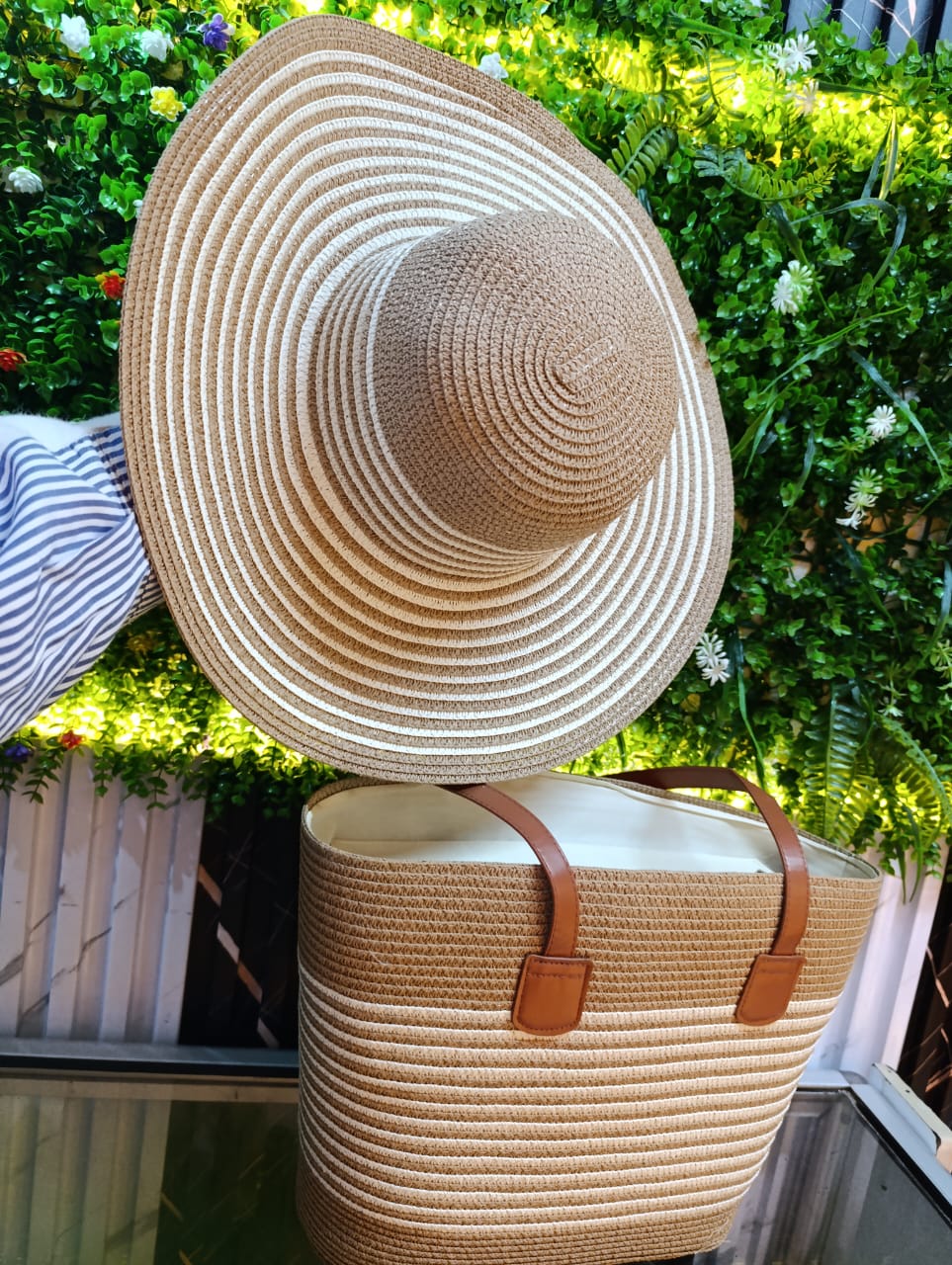 WOMEN WOVEN TOTE BAG WITH HAT SET PERFECT FOR BEACH AND SUMMER DAYS 
IT INCLUDES ONE TOTE BAG AND A MATCHING WIDE BRIM HAT.