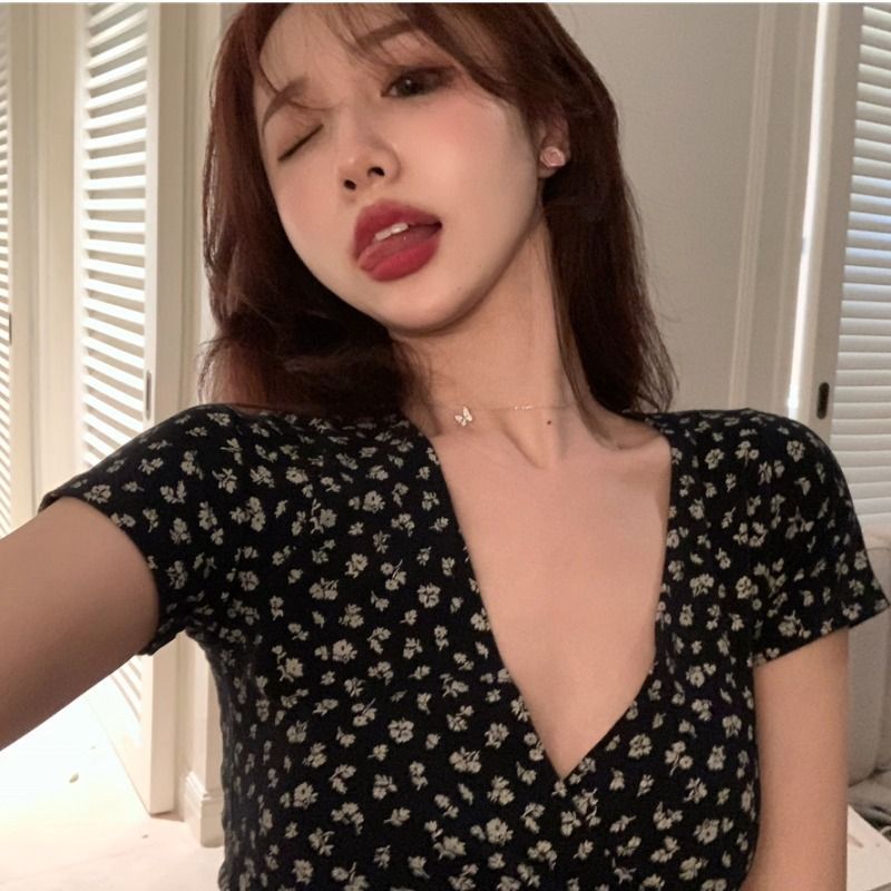 Crop Top for Women Girls Sexy V Neck Soft Short Sleeve Casual Summer Front Cross Wrap Tank Top with Trendy Floral Design Slim Fit Short Sleeve T Shirt Tunic Tops Tee