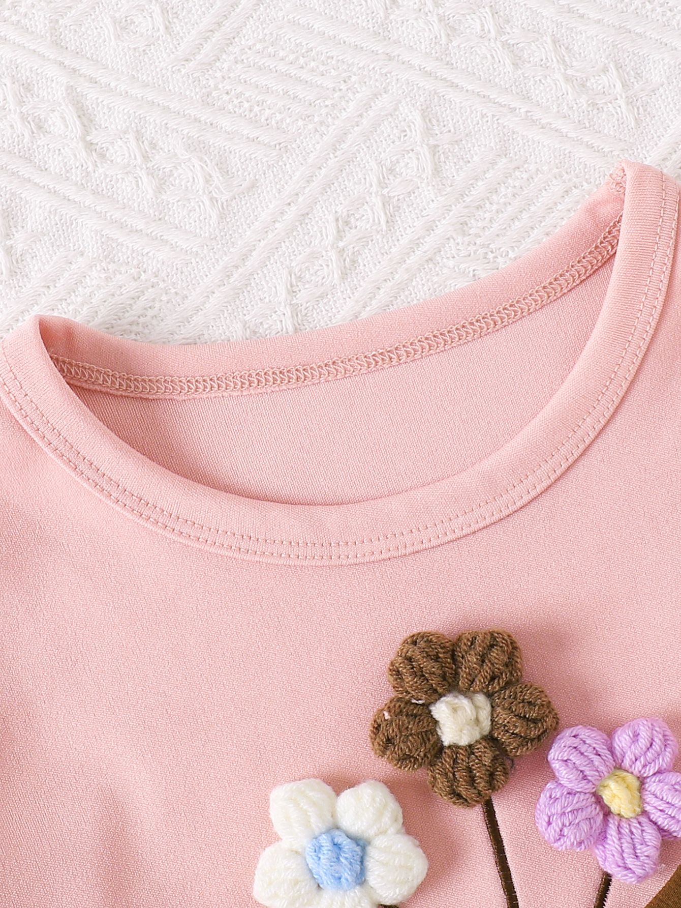 Girls' Set Round Neck Long Sleeved Pink Hoodie Floral Embroidery Letter Print Casual Sports Pants Two-Piece Children's Clothing Design Sense