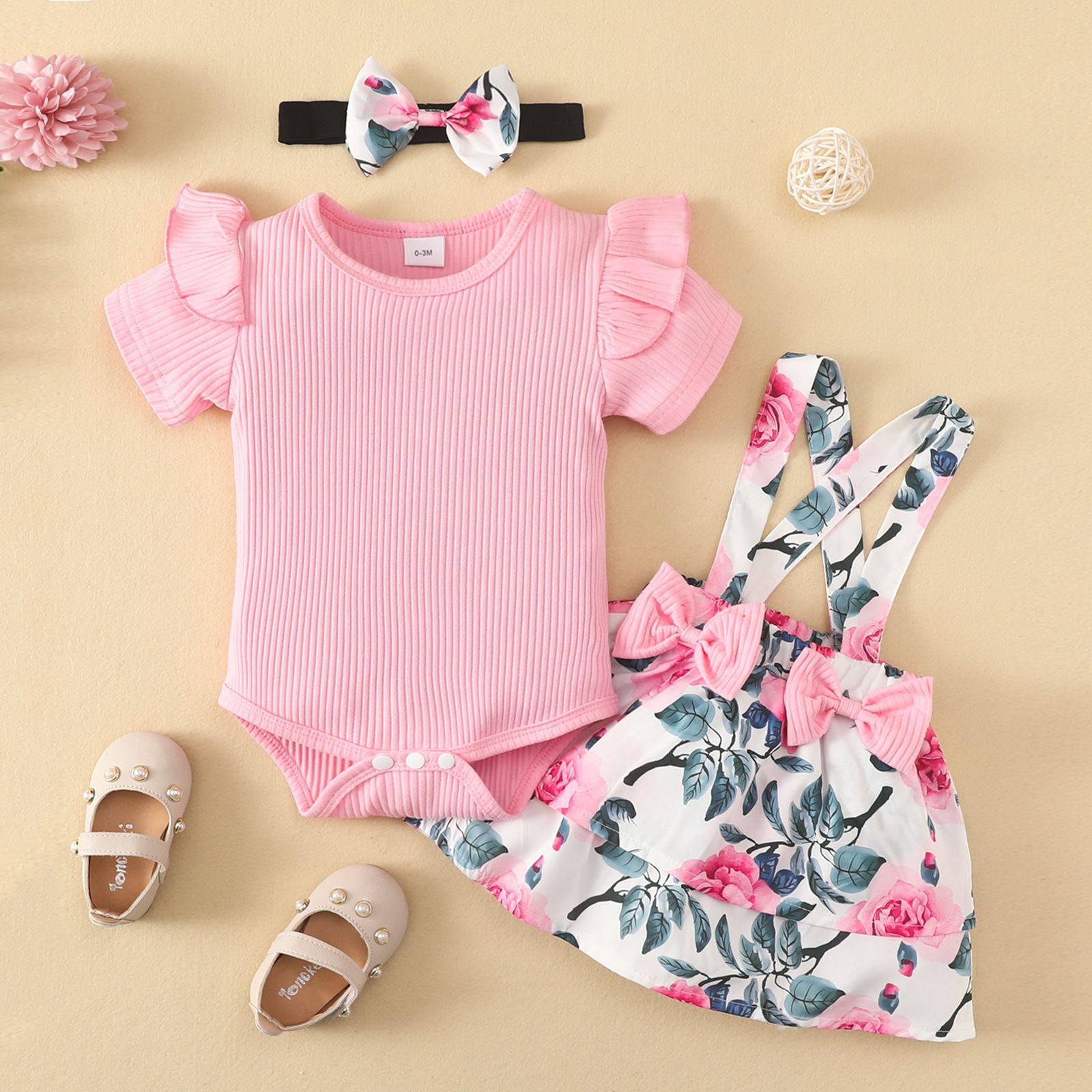 Baby Romper Infant Onesies Toddler Jumpsuit With Bow Suspender Skirt Printed Letter Pattern "Mom Dad Baby" Text Breathable Comfortable For 0-18 Months 3 PCS Set