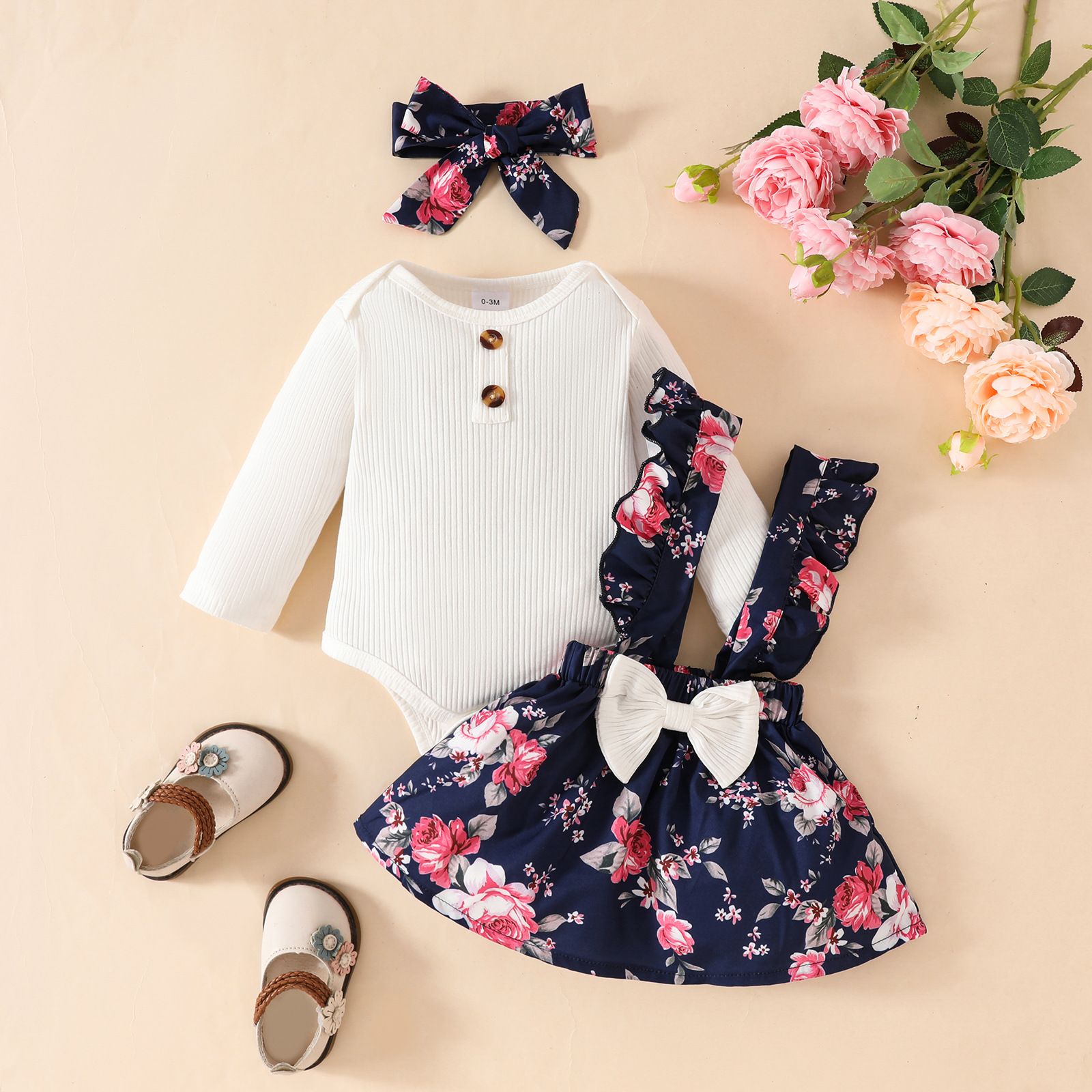 Baby Romper Infant Onesies Toddler Jumpsuit With Bow Suspender Skirt Printed Letter Pattern "Mom Dad Baby" Text Breathable Comfortable For 0-18 Months 3 PCS Set
