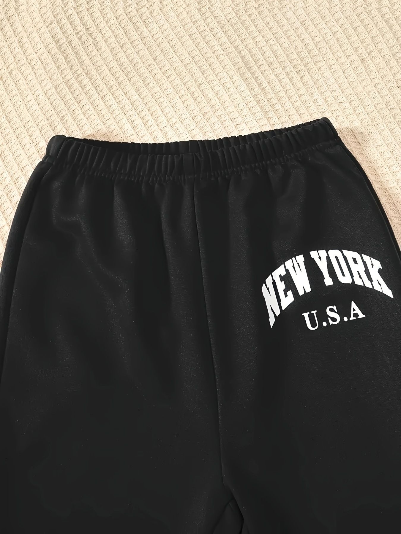 Girls' INS Style Three-Piece Set 3Pcs Set Kids' Short Sweatshirt Camisole Top Sports Pants Set Casual Stylish Versatile Comfortable Birthday Holiday Gift Suitable for ages 5-14