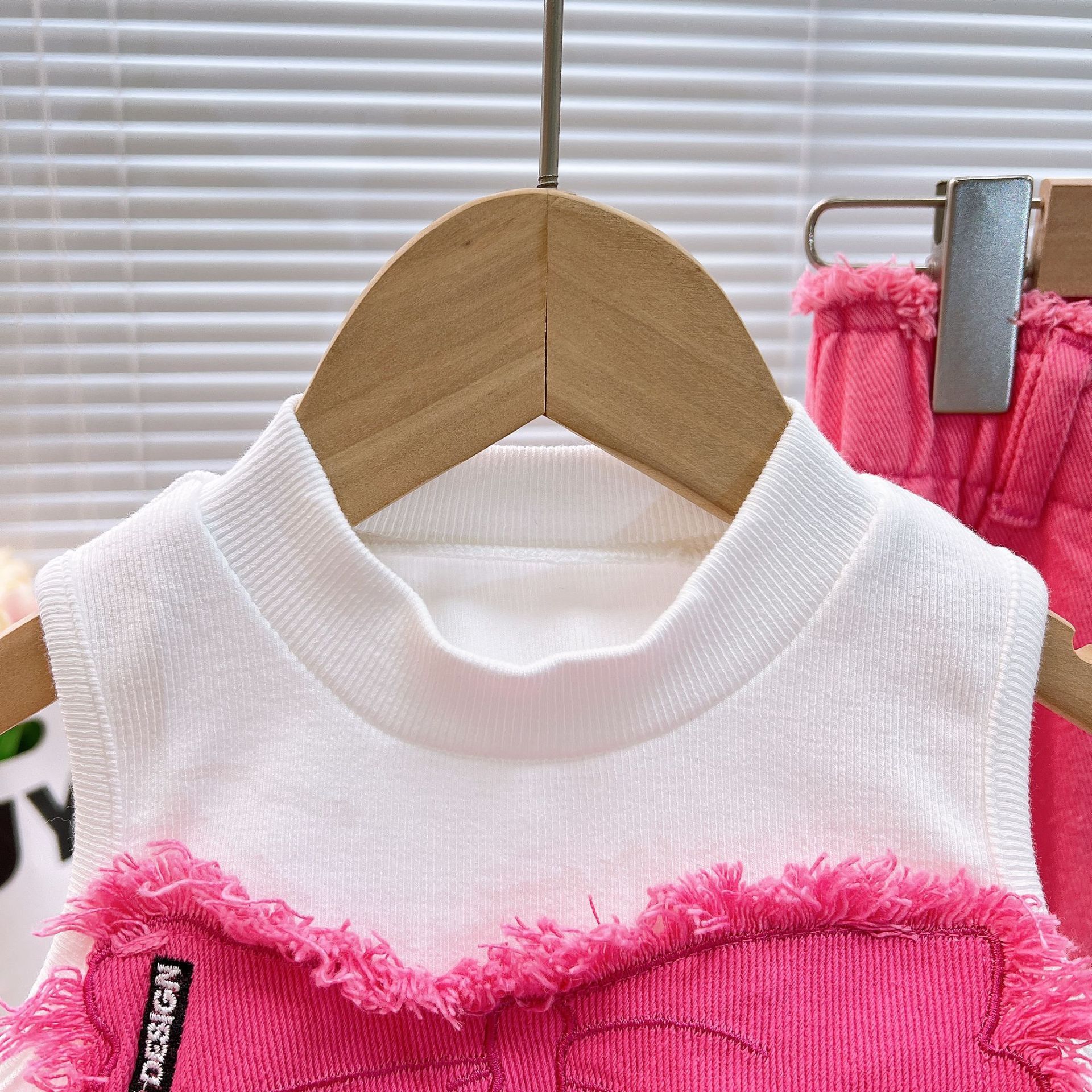 Fashion INS Style Kid Girls 2 Piece Set Butterfly Print Sleeveless Top Ripped Jeans