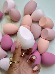 Beauty blenders made from Latex-Free Makeup Sponge Puff High Quality Beauty Tool for Wet/Dry Powder & Liquid Application