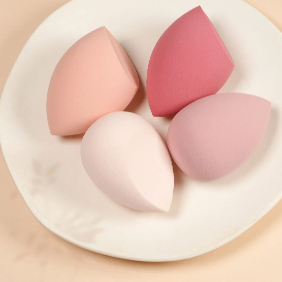 Beauty blenders made from Latex-Free Makeup Sponge Puff High Quality Beauty Tool for Wet/Dry Powder & Liquid Application
