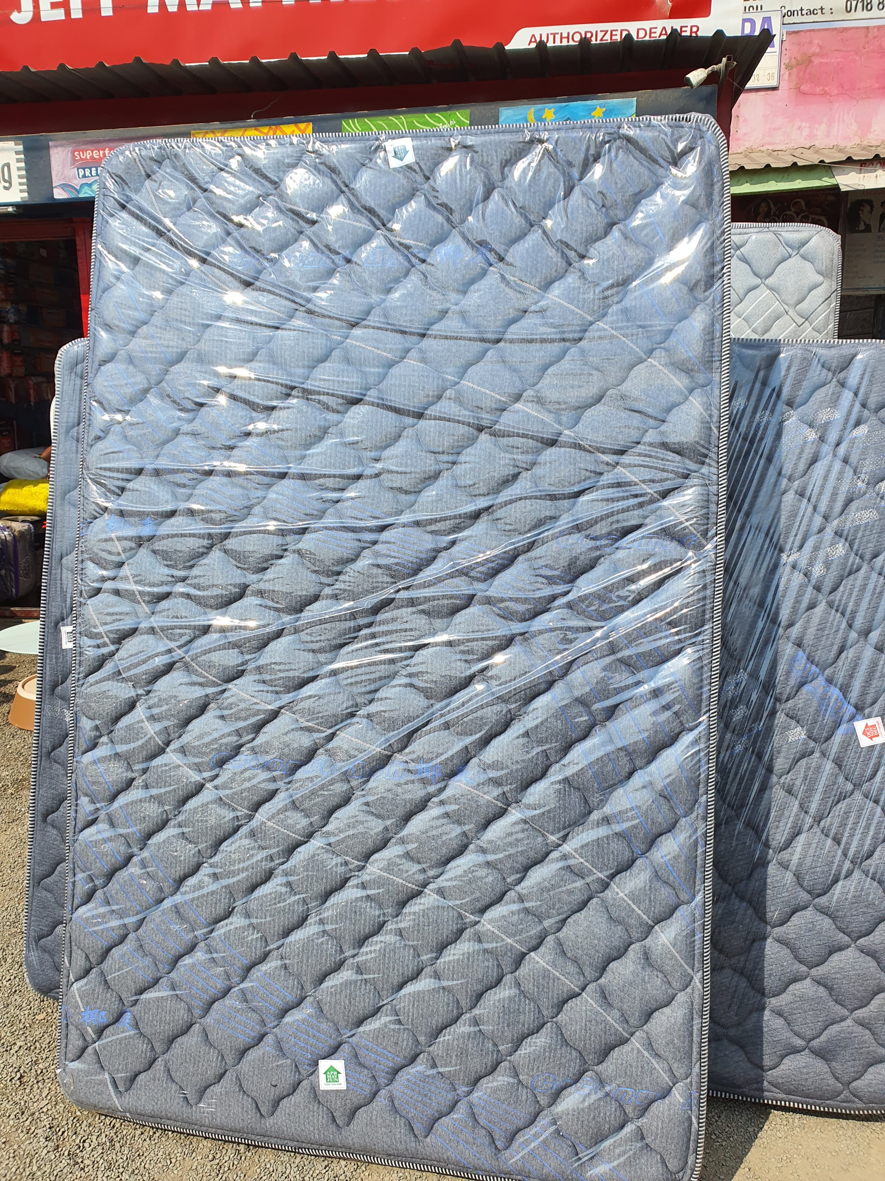 Maharaja open coil spring mattress with pillowtop layers on both sides to enhance comfort and soften your sleeping experience.
Open coil springs system provide balanced body support.