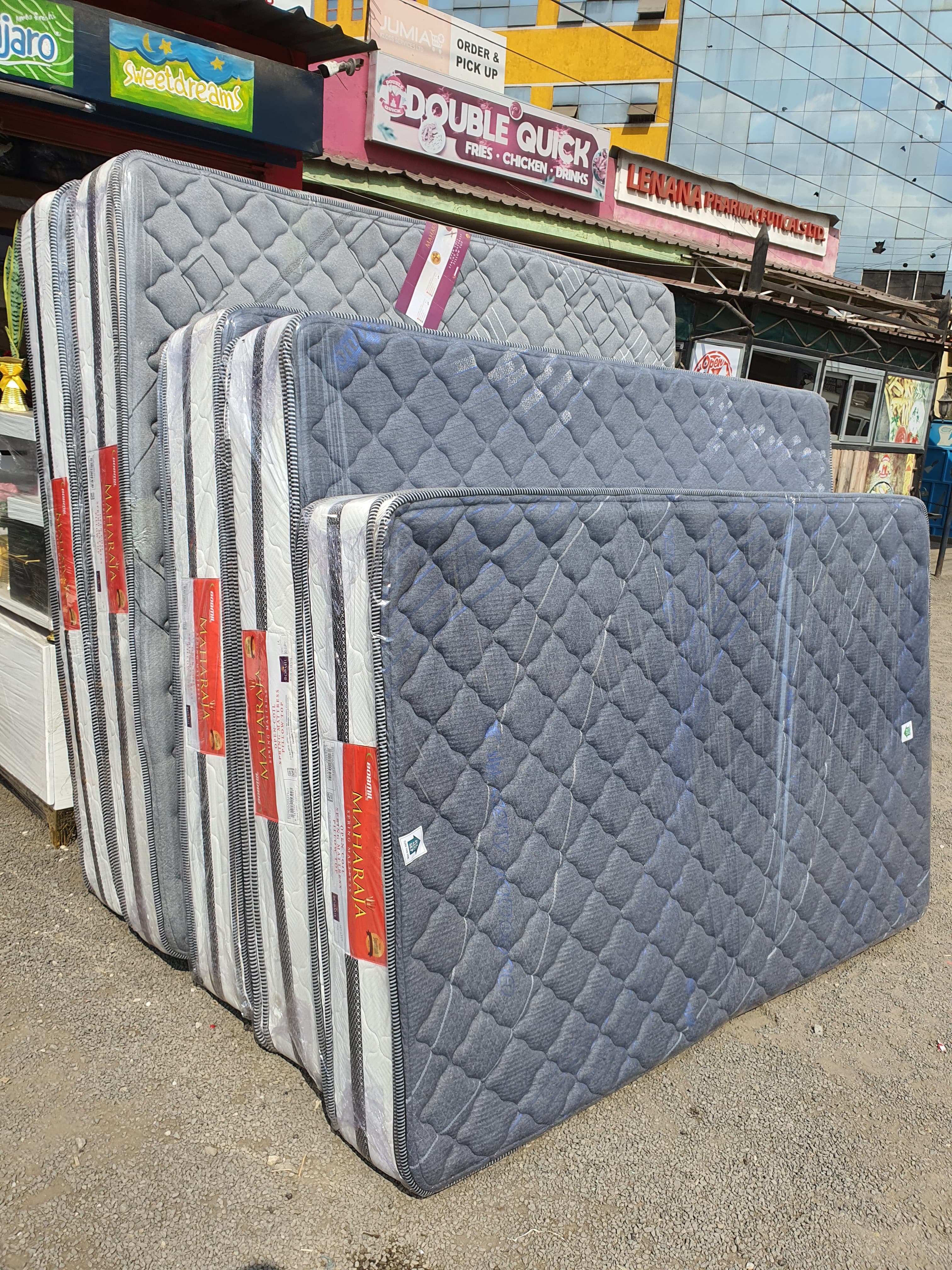 Maharaja open coil spring mattress with pillowtop layers on both sides to enhance comfort and soften your sleeping experience.
Open coil springs system provide balanced body support.