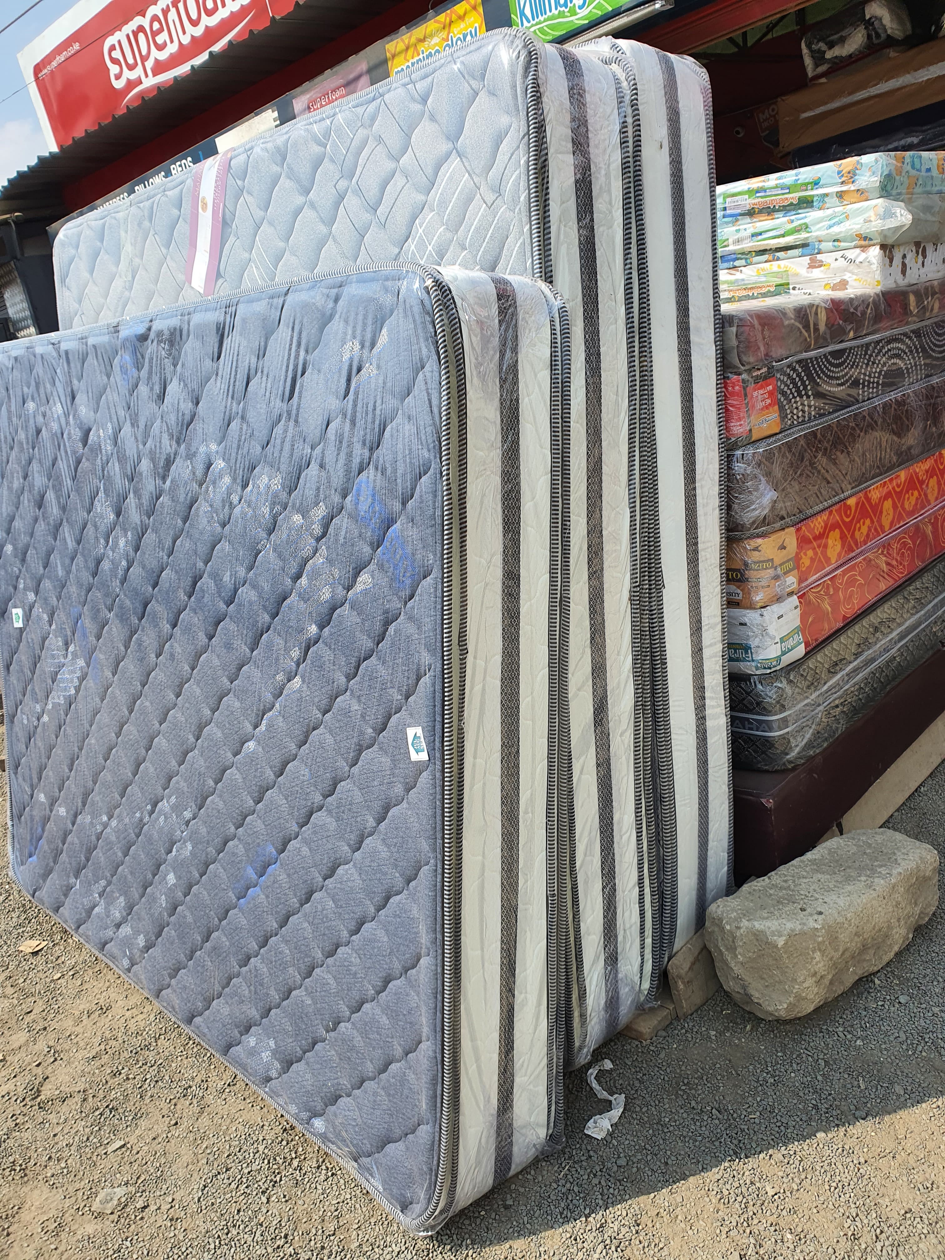 Maharaja open coil spring mattress with pillowtop layers on both sides to enhance comfort and soften your sleeping experience.
Open coil springs system provide balanced body support.