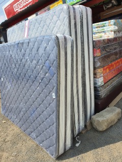 Maharaja open coil spring mattress with pillowtop layers on both sides to enhance comfort and soften your sleeping experience.
Open coil springs system provide balanced body support.