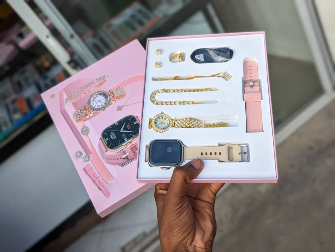 7 IN 1 A58 Plus 2024 Women's Luxury Gold Watch Unique Gift Set Jewellery Gold Necklace Ring Double Band Smart Watch+ Additional Women's Diamond Set Small Gold Watch Necklace Ring Earrings Bracelet Set