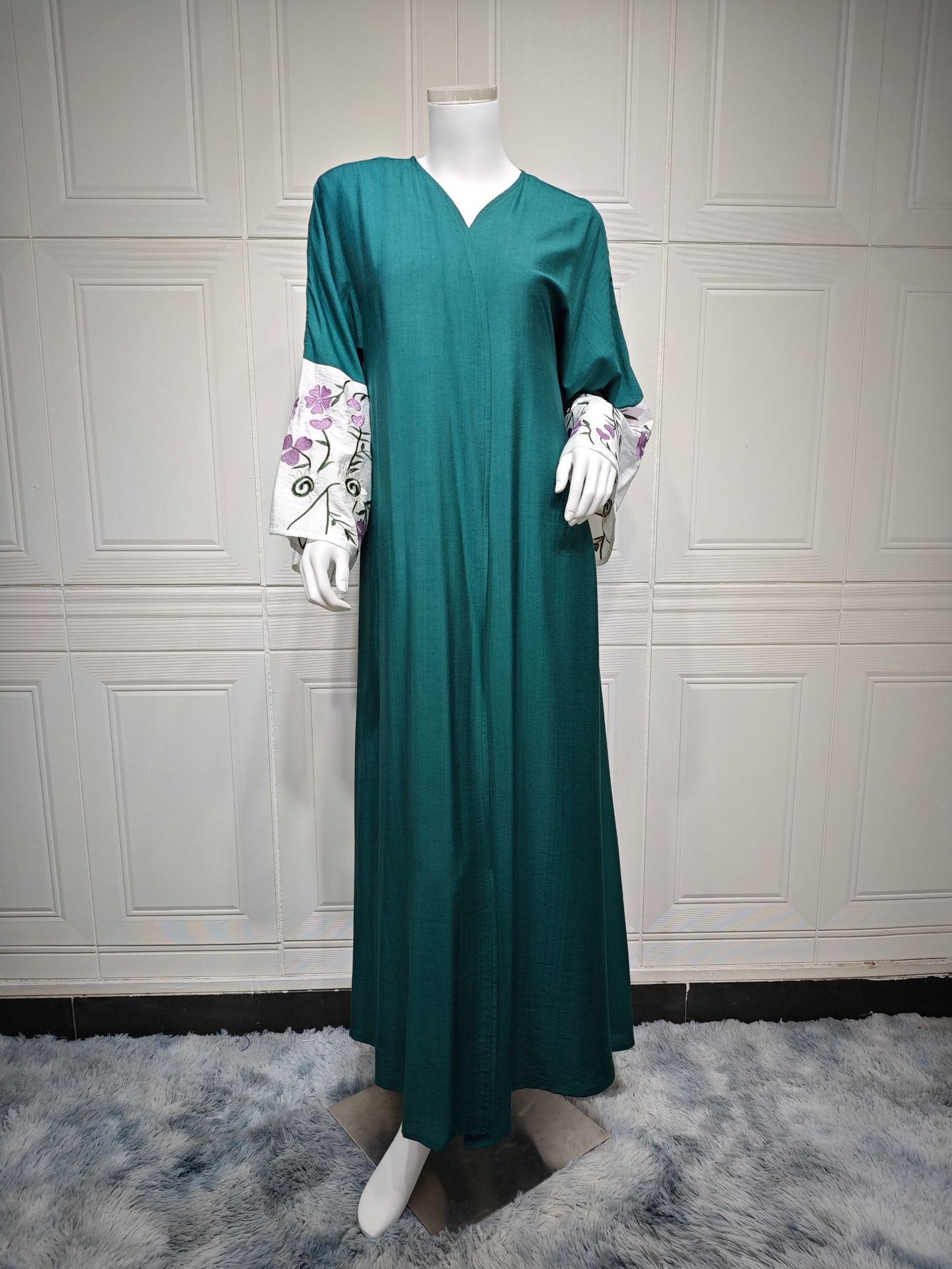 New Product Selection MQ136 Dubai Middle East Cardigan Robe Embroidered Abaya Muslim European and American Loose Coat Fashion Women's Wear