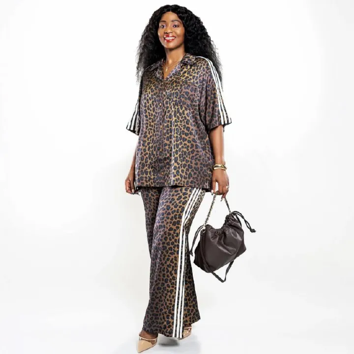 New product selection: European and American women's loose and stylish leopard print shirt, casual pants, African plus size fashionable and versatile two-piece set for women