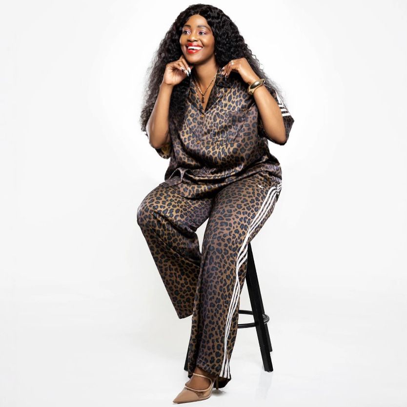 New product selection: European and American women's loose and stylish leopard print shirt, casual pants, African plus size fashionable and versatile two-piece set for women