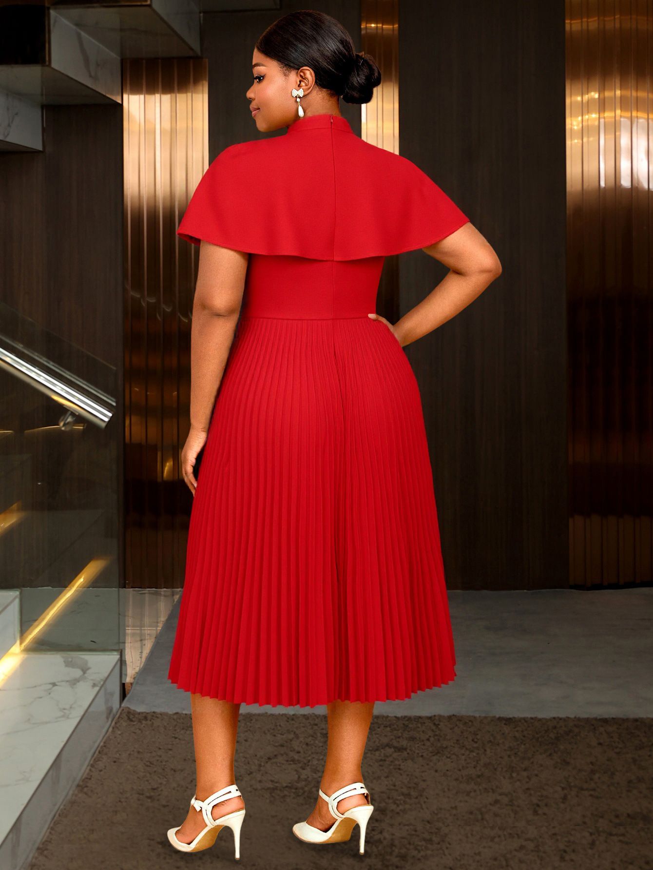 New product selection: European and American plus size red stand up collar bow cape, short sleeved pleated dress, elegant workplace atmosphere, wedding evening dress