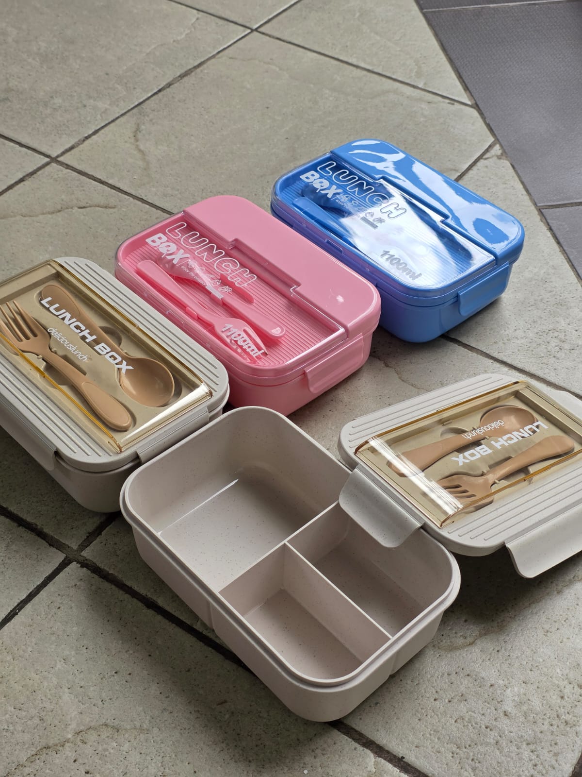 BENTO LUNCH BOX WITH 3 COMPARTMENTS WITH A DOUBLE SIDED SPOON& Folk