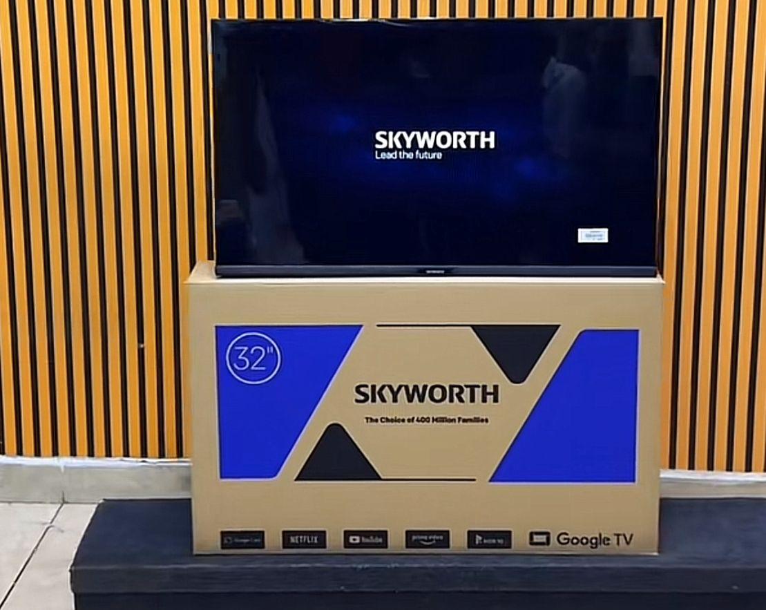 📺 Skyworth 32-Inch Frameless Smart LED TV with Bluetooth, Netflix, YouTube, Google Play, Built-in Chromecast & Free Installation Gift Pack 🎁 – Model 32STD5500