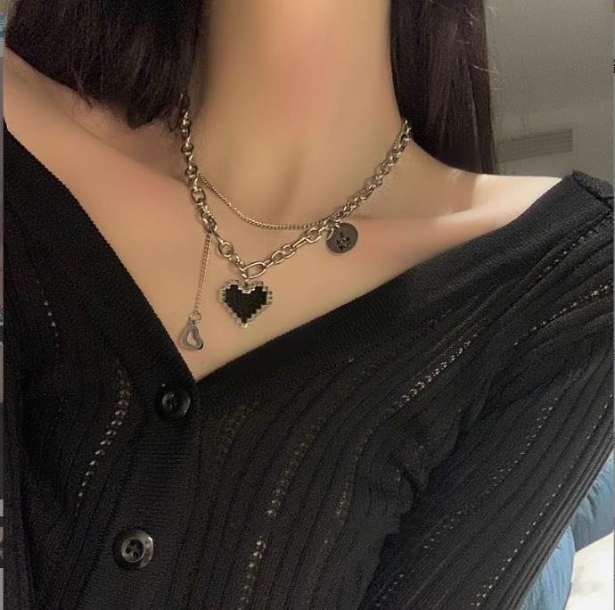 Women's Necklaces Black Mosaic Heart Necklace Fashion personality clavicle necklace