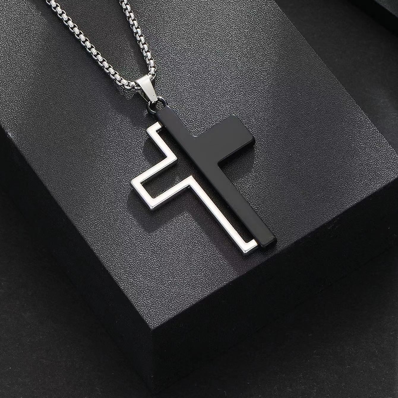 New Black And White Glossy Cross Pendant Trendy Man Personality Versatile Niche Men'S Necklace Long Sweater Chain Accessories