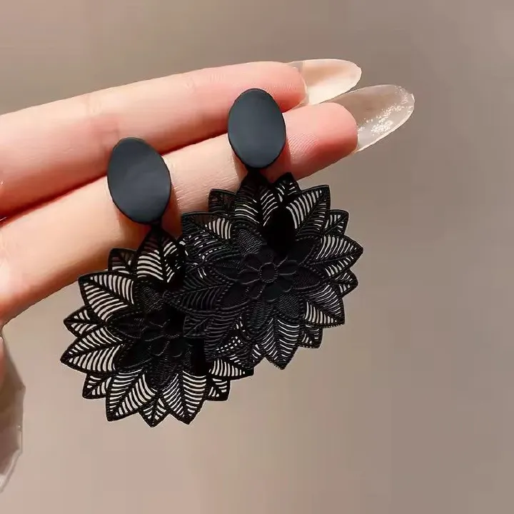 Big Black Flower Hanging Earrings For Women Exaggerated Rock Personality Party Jewelry Valentine's Day Girl Gift