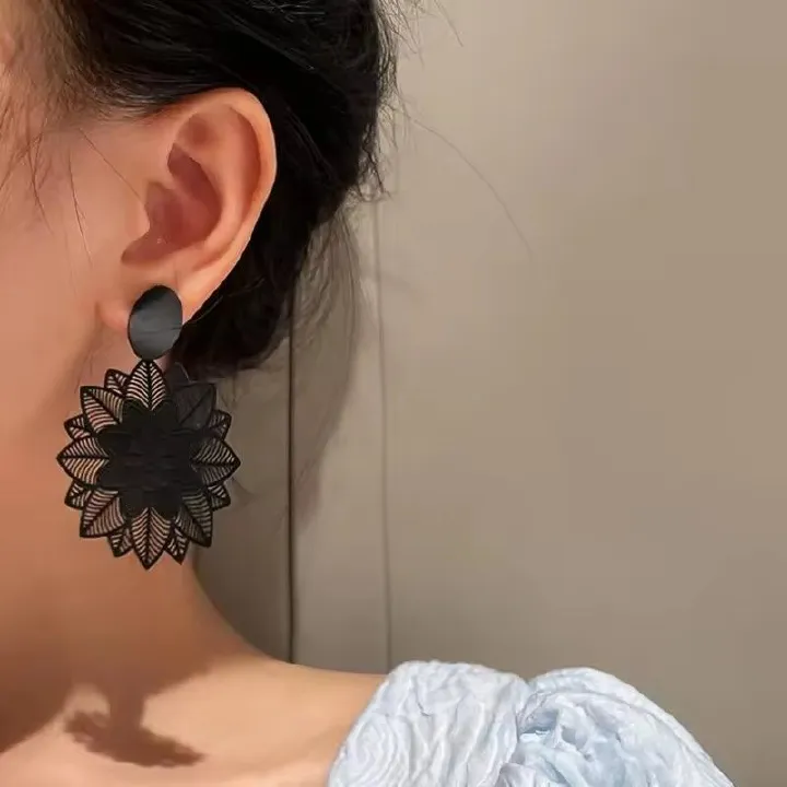 Big Black Flower Hanging Earrings For Women Exaggerated Rock Personality Party Jewelry Valentine's Day Girl Gift