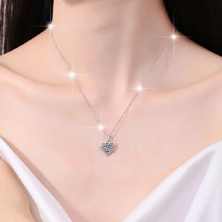 Love Necklace Pendant Female Heart Blue Crystal Clavicle Chain Fashion Student Jewelry