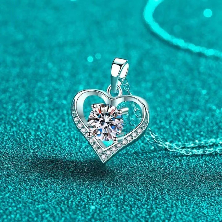 Love Necklace Pendant Female Heart Blue Crystal Clavicle Chain Fashion Student Jewelry