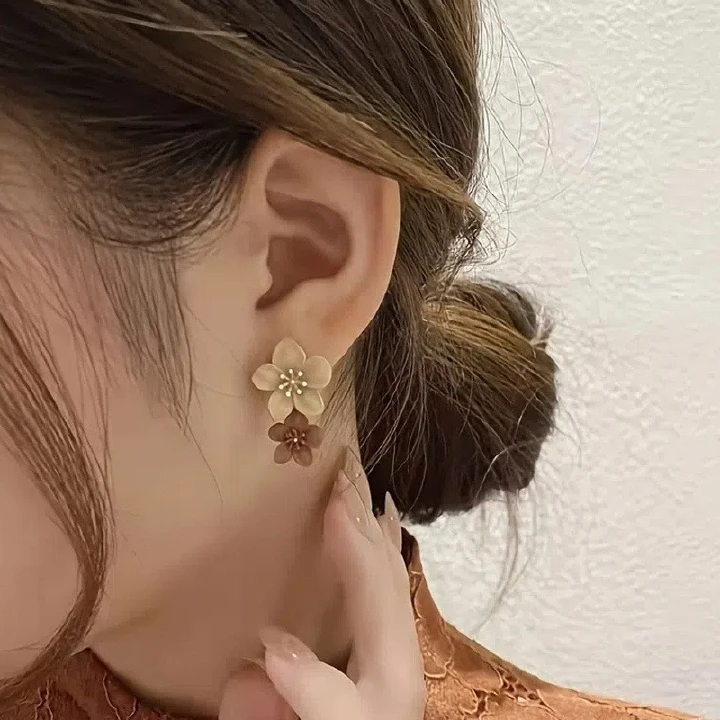 Autumn And Winter Women'S Earrings Temperament High-End Earrings Stud Earrings Autumn And Winter Flower Earrings