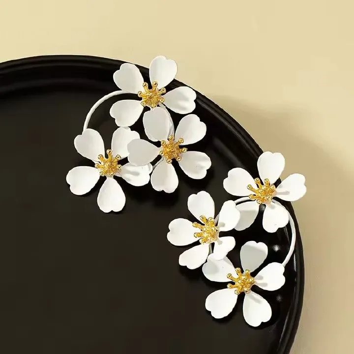 1Pair Bohemian Dangle Earrings Female Romantic Three Camellia Flower Korean Earrings for Women Luxury Designer Fashion Jewelry